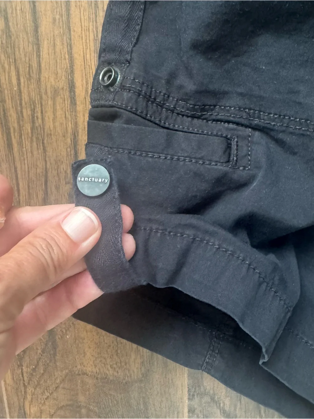 Sanctuary Size 26 Black Roll Tab Cargo Shorts